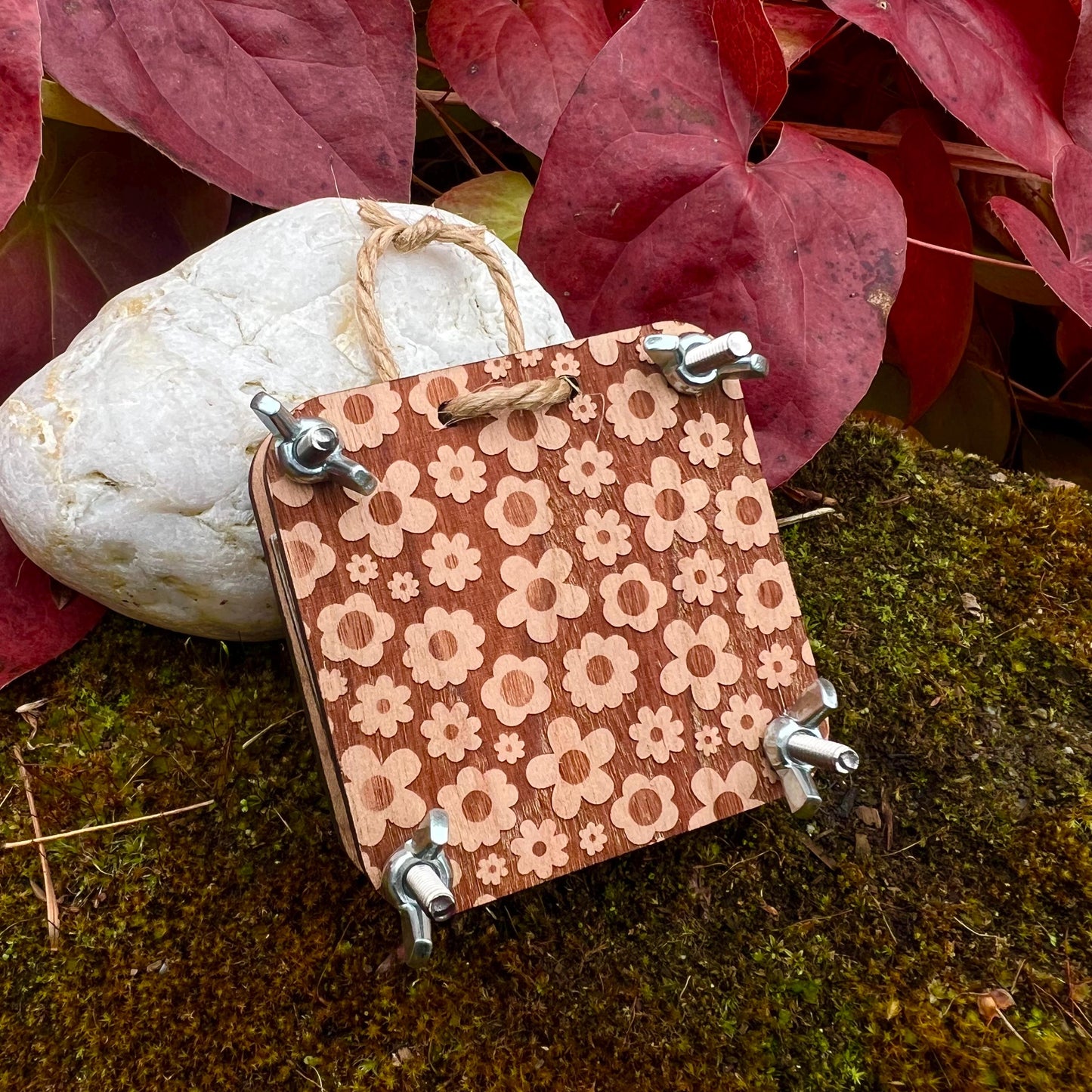 Pocket Press - The Retro Daisy
