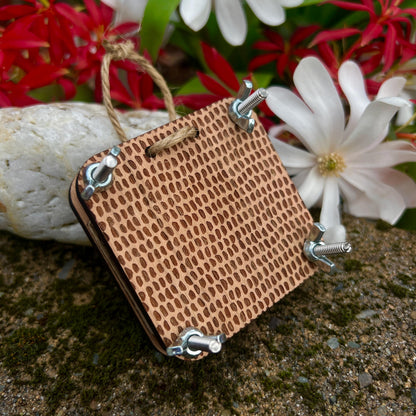 Pocket Press - Scale