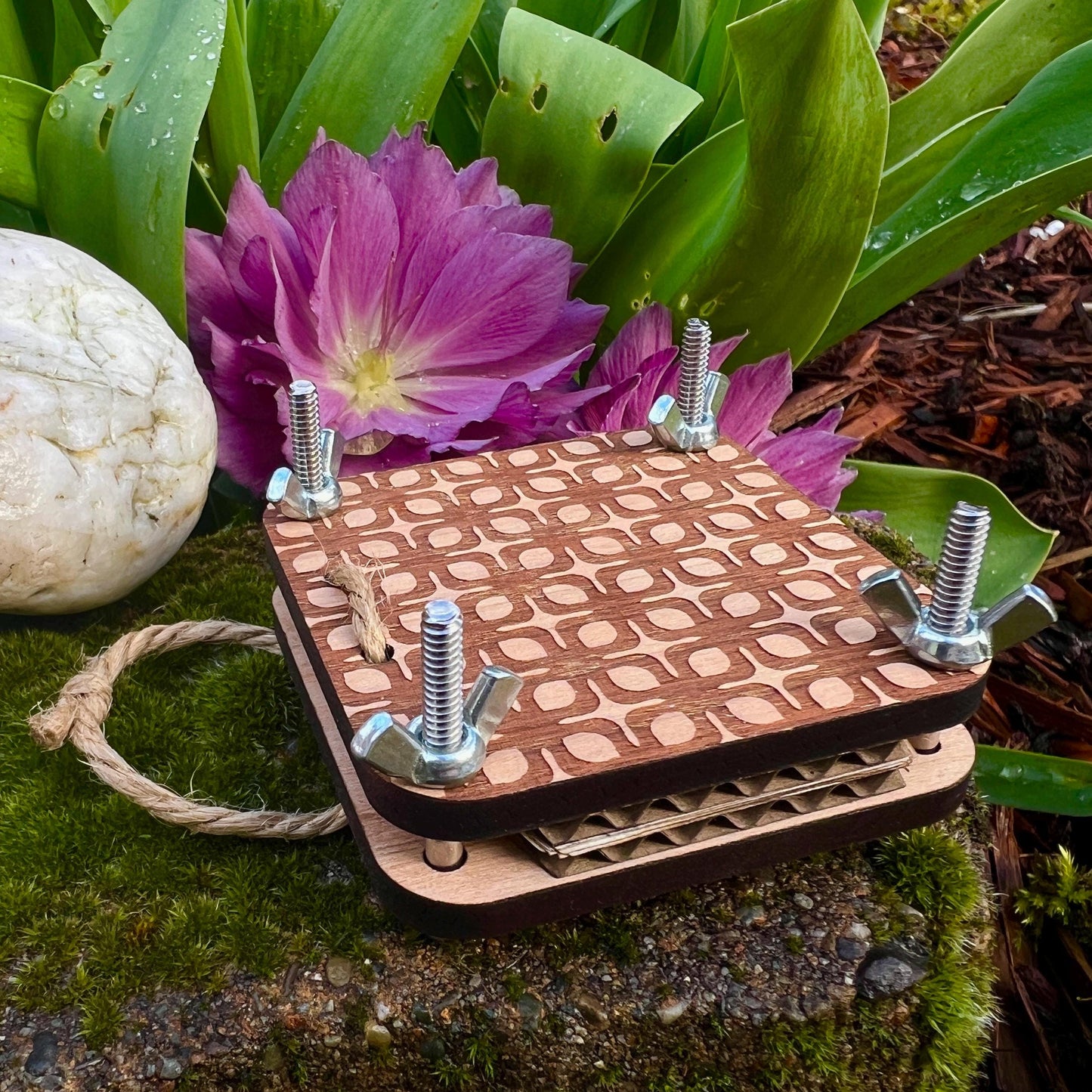 Pocket Press - Pebble