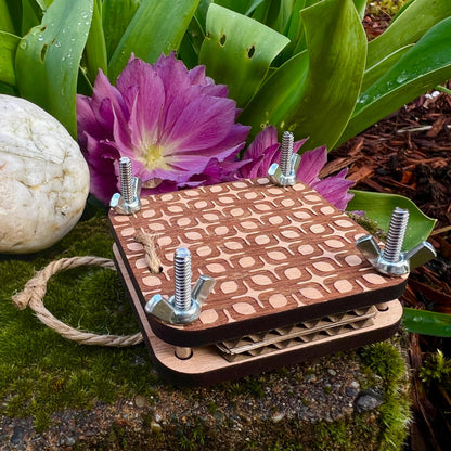 Pocket Press - Pebble