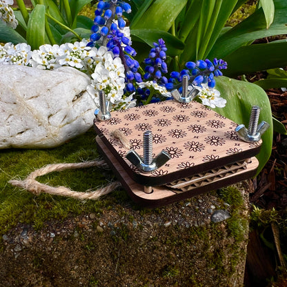 Pocket Press - Daisy Chain