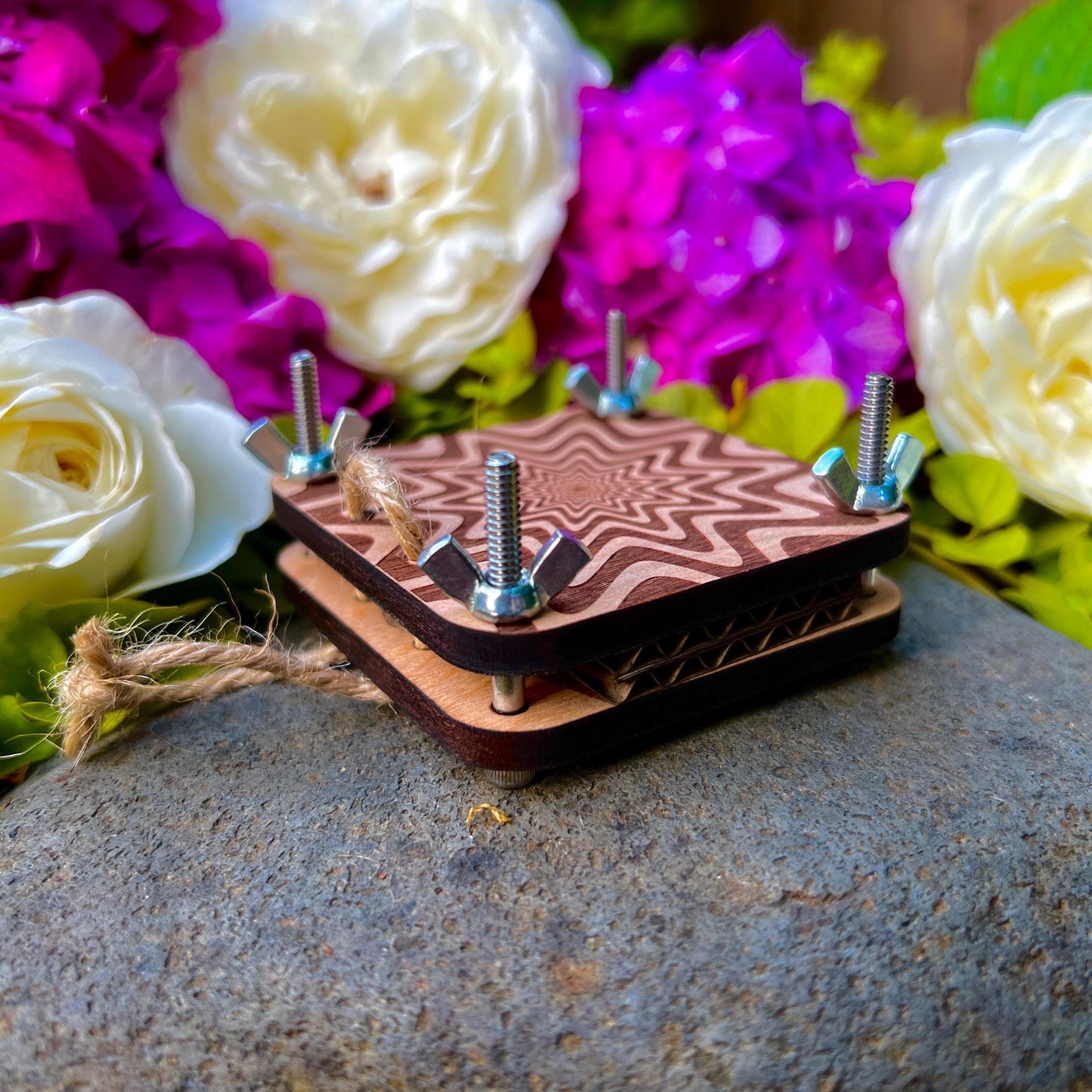 Pocket Press - Nova