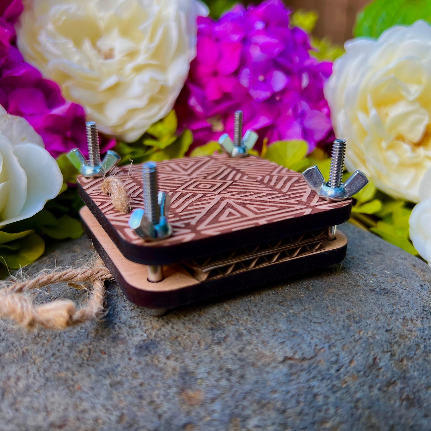 Pocket Press - Compass