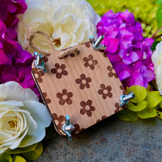 Pocket Press - Daisy